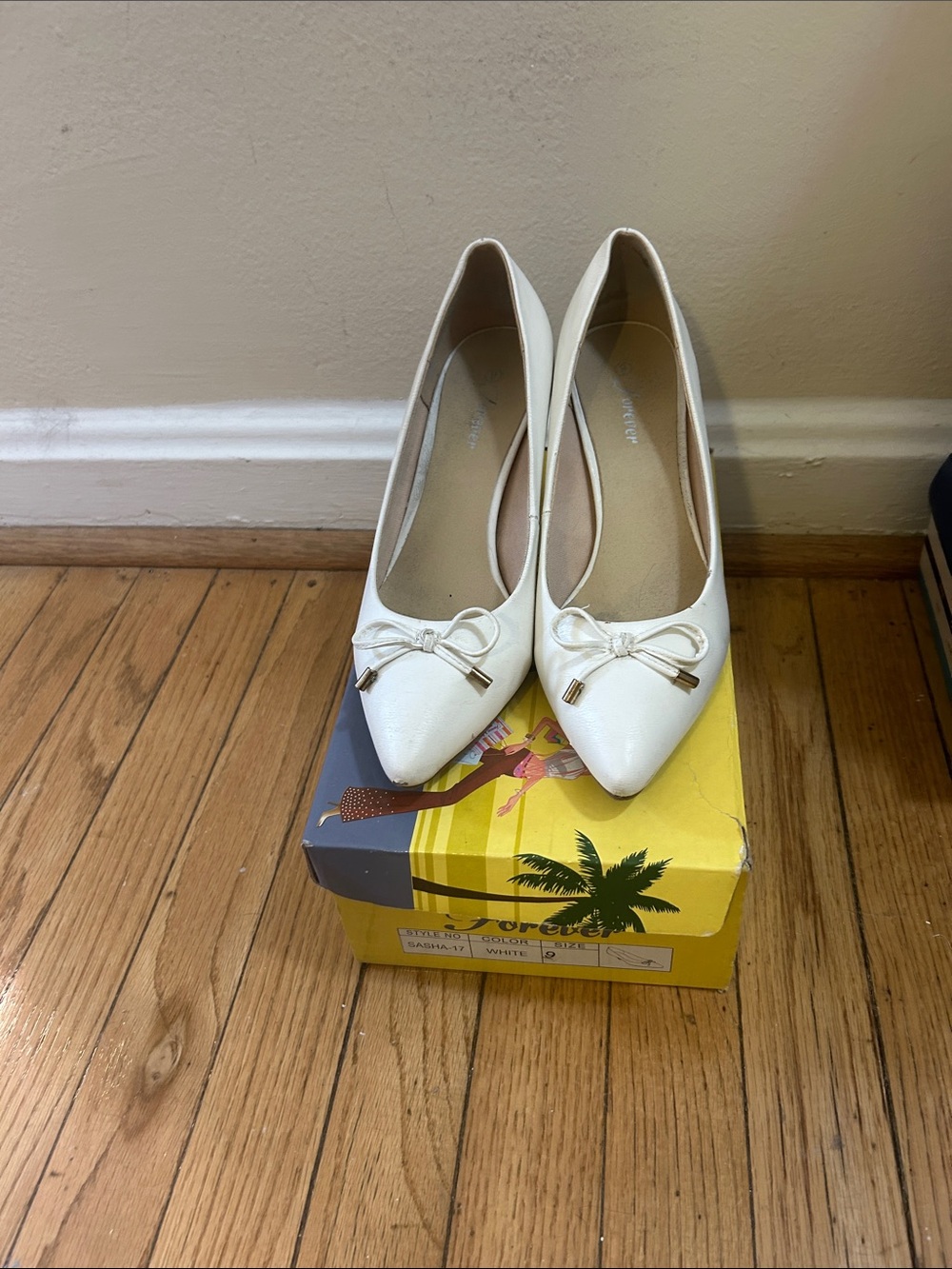 White Pointed Toe Bow Heels 🌹